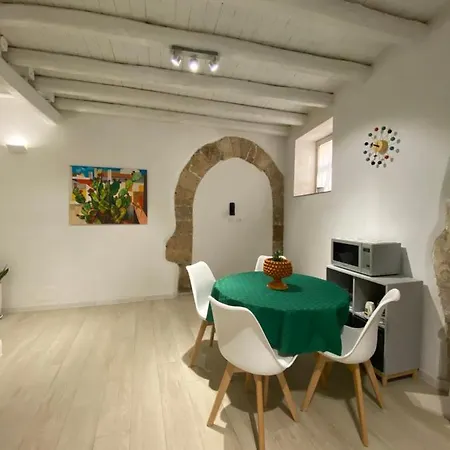 Testa Di Moro Ortigia Vakantiehuis *